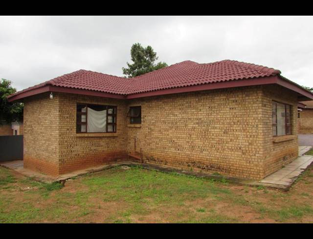 4 BEDROOM HOUSE FOR SALE IN WHITE RIVER EXT 49